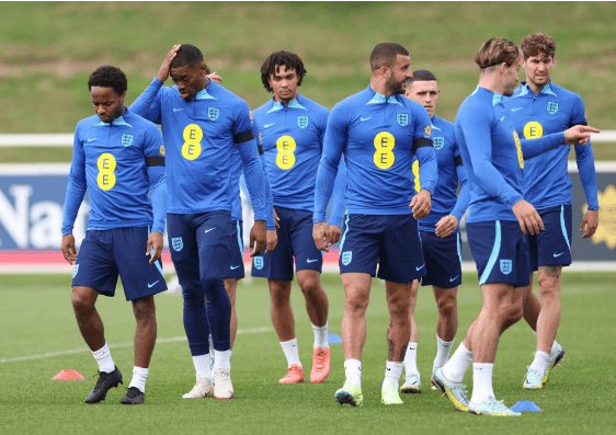 欧洲足球选拔赛建议：希腊队团结一心，共克时艰为重的简单介绍