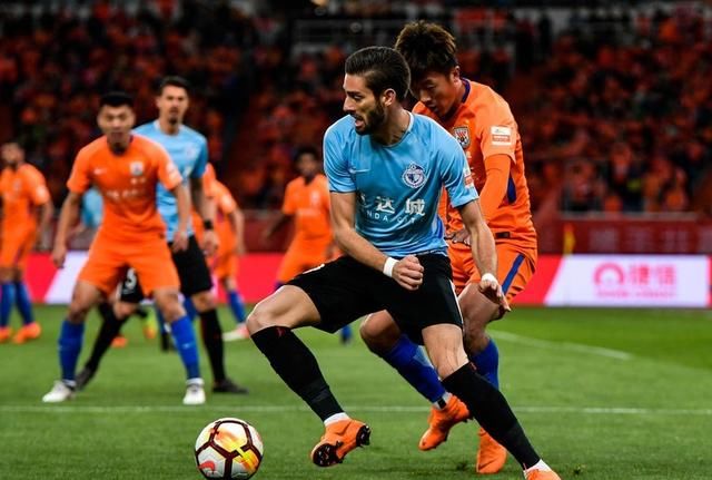 包含广州恒大主场不敌大连一方，遭遇两连败的词条