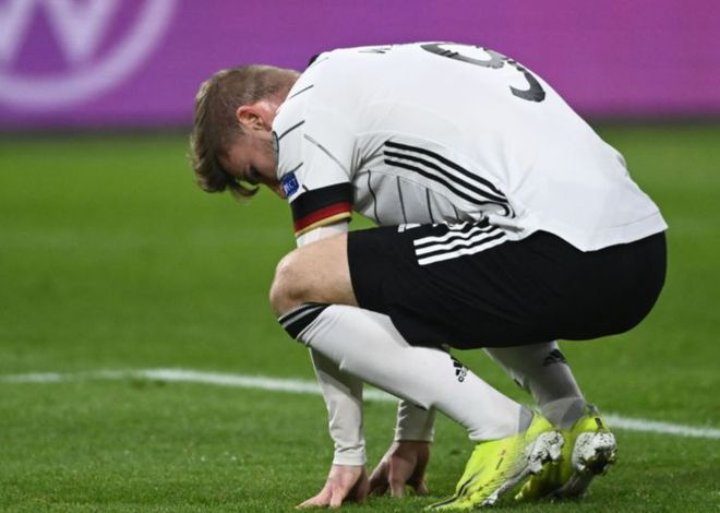 关于德国队意外输给对手，小组积分跌至第三位的信息